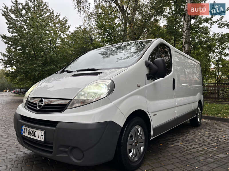 Грузовой фургон Opel Vivaro 2013 в Ивано-Франковске