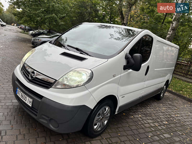 Грузовой фургон Opel Vivaro 2013 в Ивано-Франковске