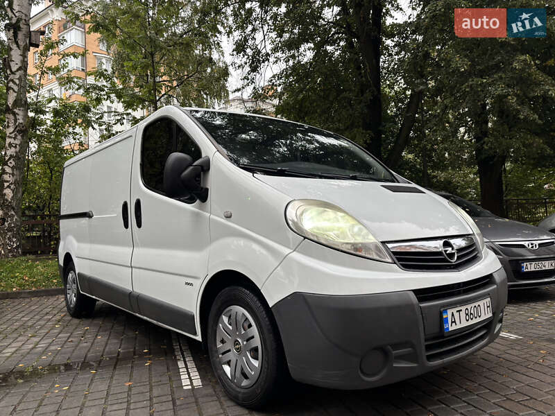 Грузовой фургон Opel Vivaro 2013 в Ивано-Франковске