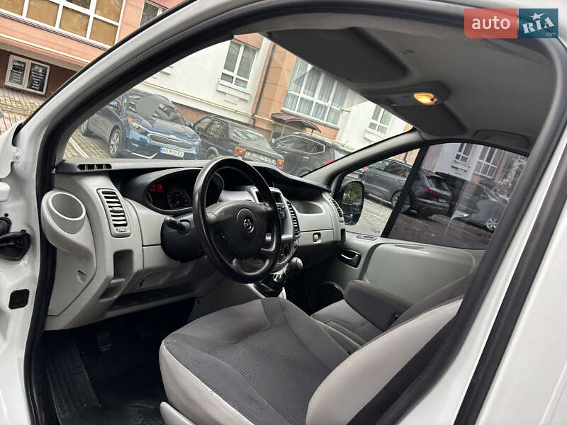 Грузовой фургон Opel Vivaro 2013 в Ивано-Франковске