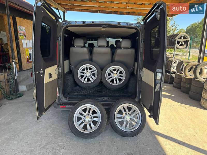 Мінівен Opel Vivaro 2010 в Івано-Франківську