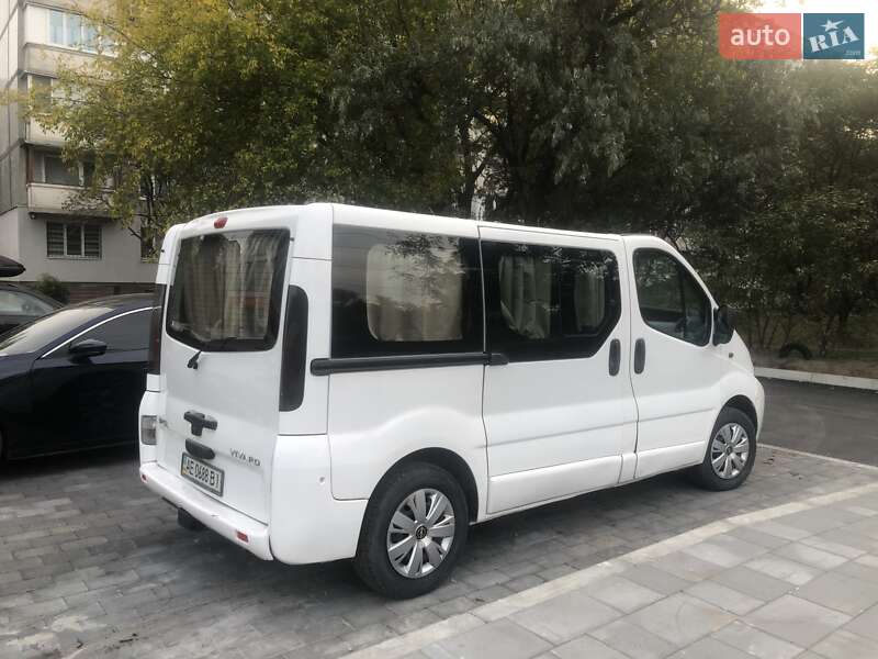 Мінівен Opel Vivaro 2004 в Дніпрі