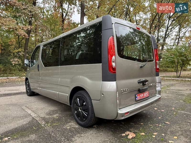 Минивэн Opel Vivaro 2013 в Киеве