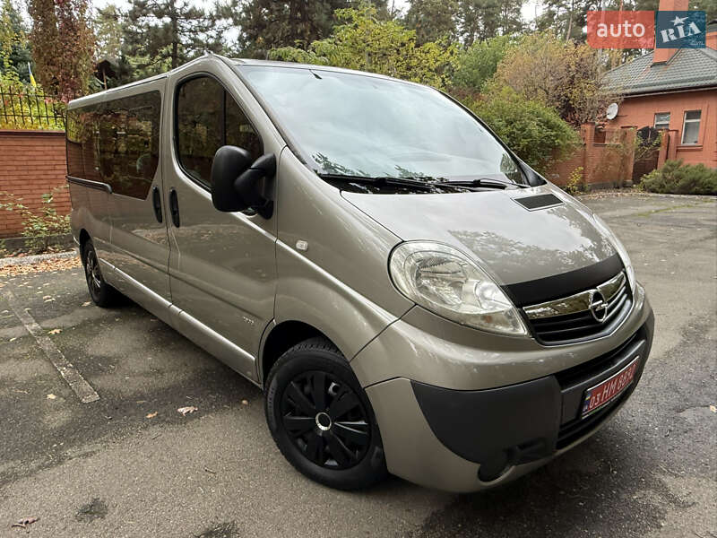 Минивэн Opel Vivaro 2013 в 
