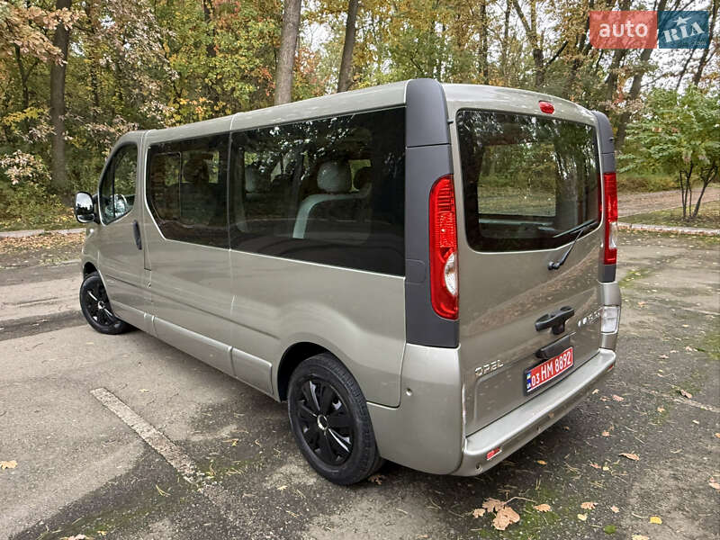 Минивэн Opel Vivaro 2013 в Киеве