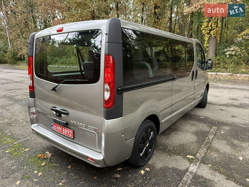Минивэн Opel Vivaro 2013 в Киеве
