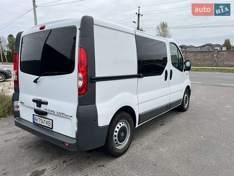 Вантажопасажирський фургон Opel Vivaro 2013 в Києві