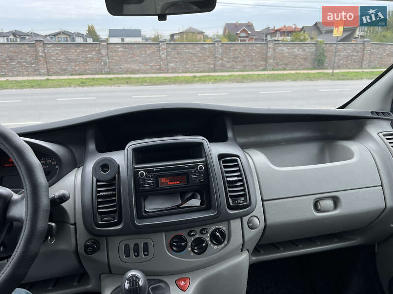 Вантажопасажирський фургон Opel Vivaro 2013 в Києві