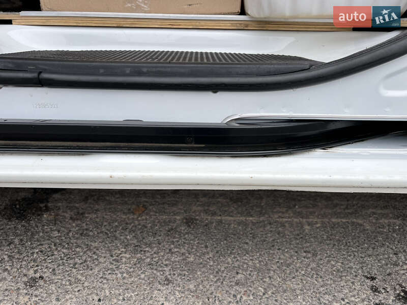 Вантажопасажирський фургон Opel Vivaro 2013 в Києві