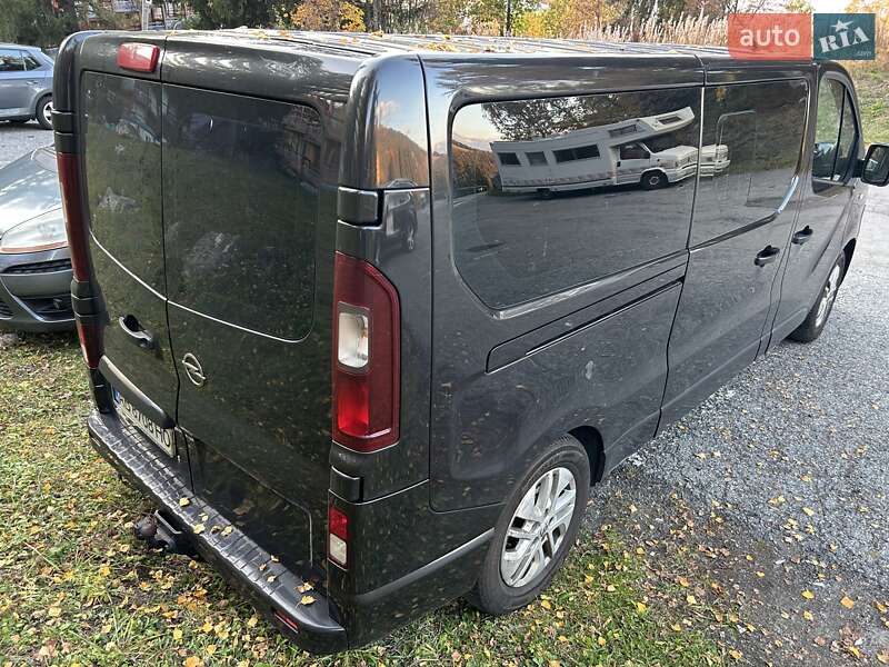 Мінівен Opel Vivaro 2015 в Бершаді
