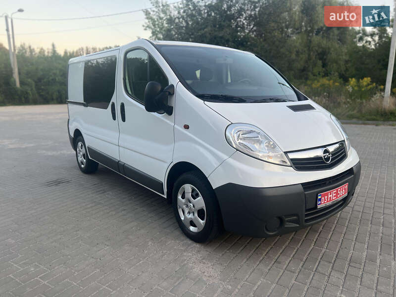 Вантажний фургон Opel Vivaro 2013 в Рівному