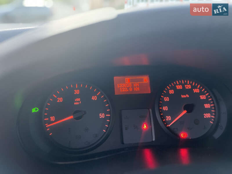 Вантажний фургон Opel Vivaro 2013 в Рівному