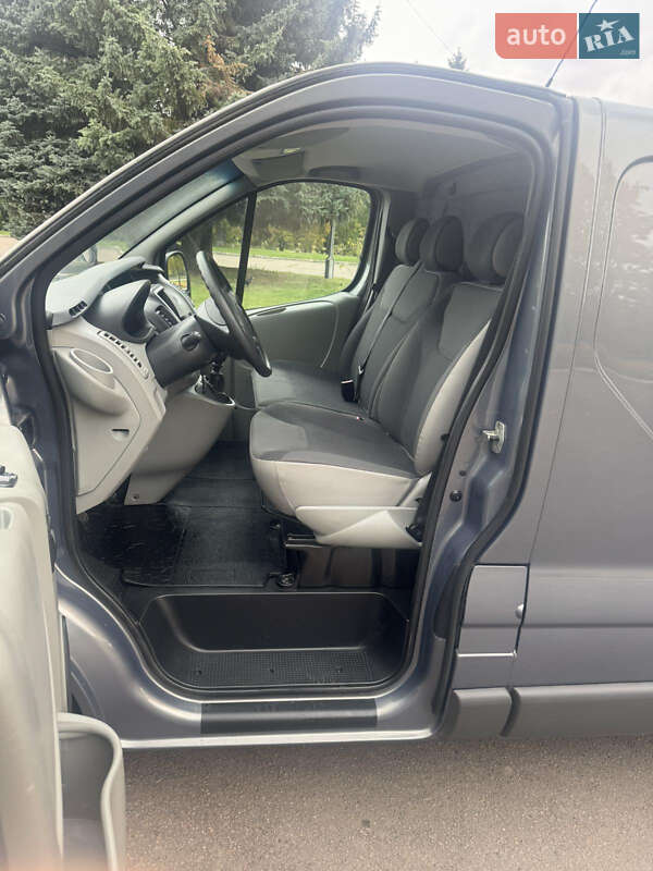 Вантажний фургон Opel Vivaro 2013 в Рівному фото 24 Вантажний фургон Opel Vivaro 2013 в Рівному