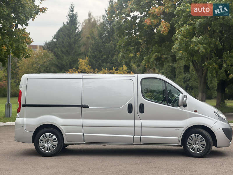 Грузовой фургон Opel Vivaro 2014 в Ровно