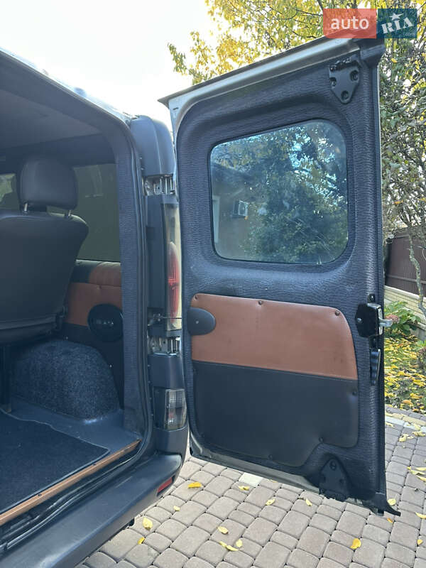 Минивэн Opel Vivaro 2002 в Косове фото 35 Минивэн Opel Vivaro 2002 в Косове