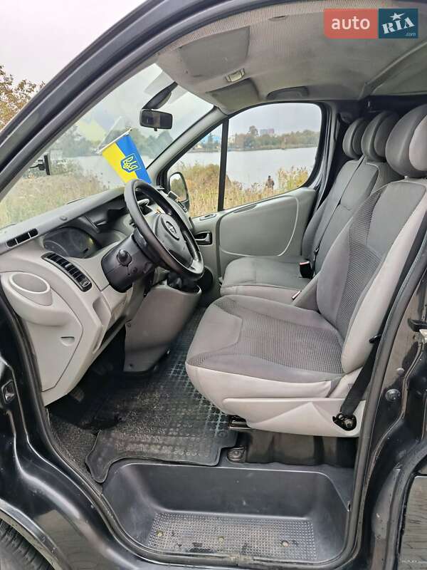 Минивэн Opel Vivaro 2009 в Ровно