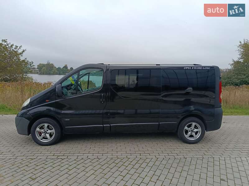 Минивэн Opel Vivaro 2009 в Ровно