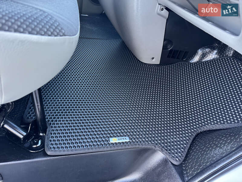 Минивэн Opel Vivaro 2011 в Ивано-Франковске фото 86 Минивэн Opel Vivaro 2011 в Ивано-Франковске