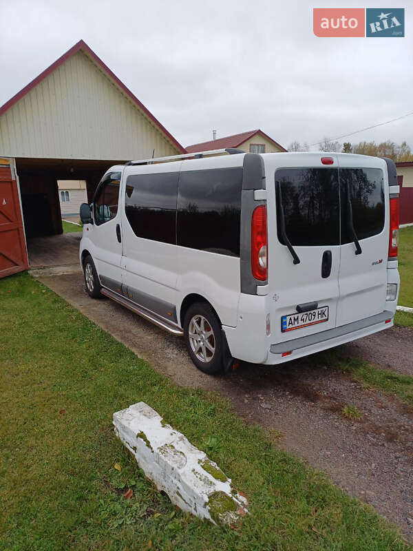 Минивэн Opel Vivaro 2013 в Ровно
