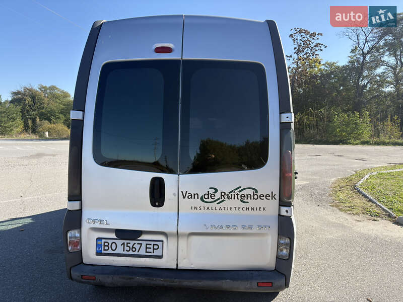 Грузовой фургон Opel Vivaro 2004 в Залещиках