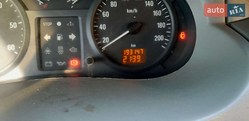 Минивэн Opel Vivaro 2004 в Кицмани фото 10 Минивэн Opel Vivaro 2004 в Кицмани