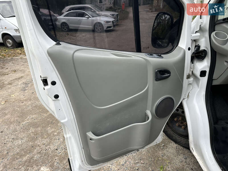 Минивэн Opel Vivaro 2003 в Киеве фото 10 Минивэн Opel Vivaro 2003 в Киеве