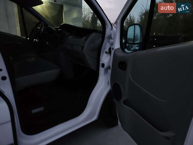 Минивэн Opel Vivaro 2013 в Дубно