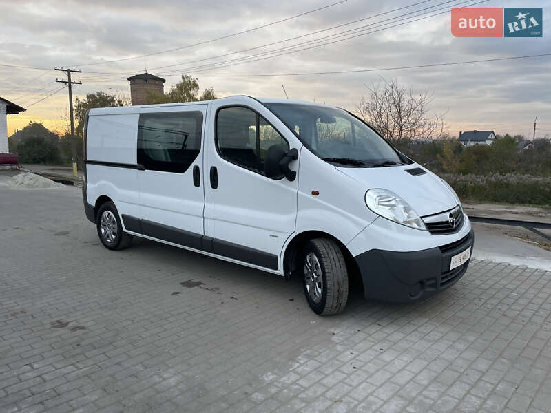 Минивэн Opel Vivaro 2012 в Дубно