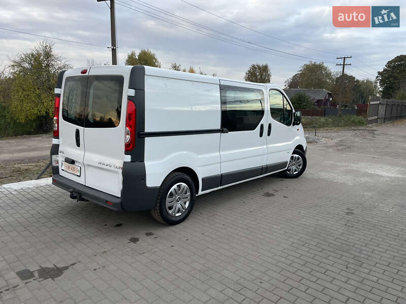 Минивэн Opel Vivaro 2012 в Дубно