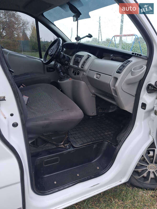 Минивэн Opel Vivaro 2007 в Валках