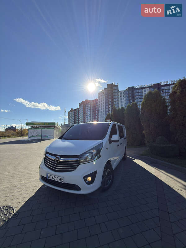 Мінівен Opel Vivaro 2015 в Івано-Франківську