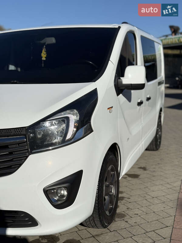 Мінівен Opel Vivaro 2015 в Івано-Франківську