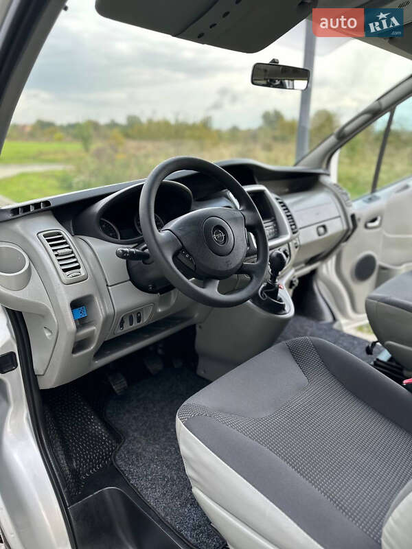 Минивэн Opel Vivaro 2014 в Ровно фото 13 Минивэн Opel Vivaro 2014 в Ровно