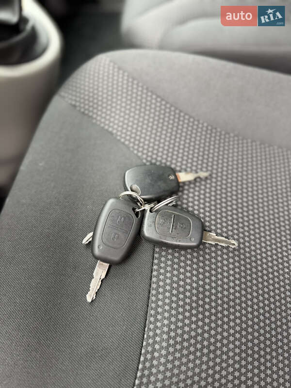 Минивэн Opel Vivaro 2006 в Ровно фото 65 Минивэн Opel Vivaro 2006 в Ровно