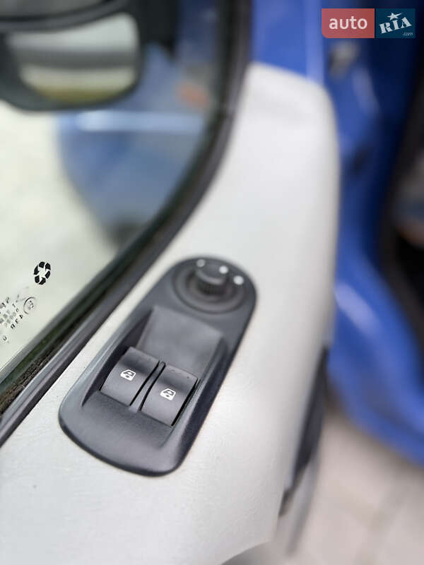 Минивэн Opel Vivaro 2009 в Ровно фото 13 Минивэн Opel Vivaro 2009 в Ровно