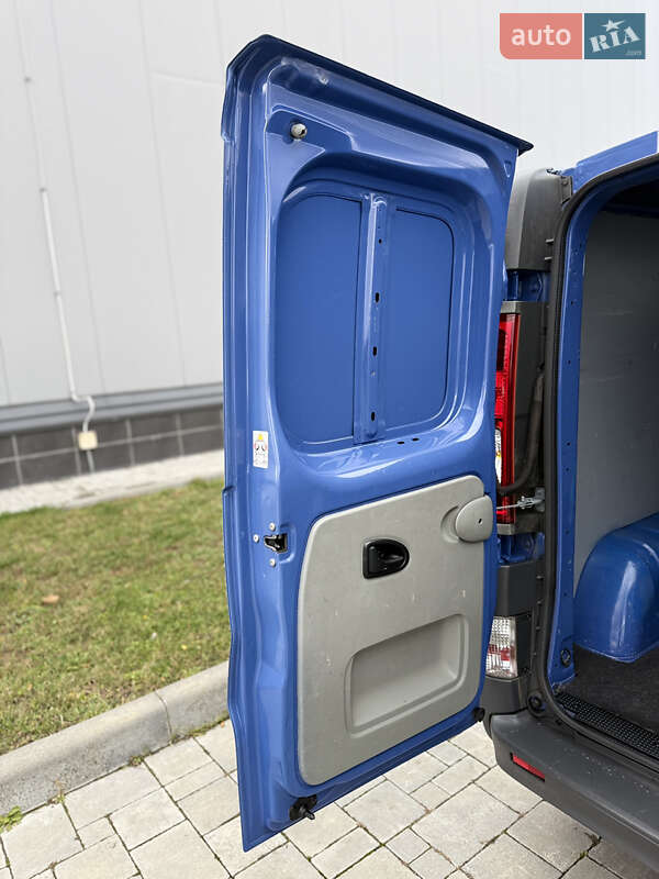Минивэн Opel Vivaro 2009 в Ровно фото 33 Минивэн Opel Vivaro 2009 в Ровно