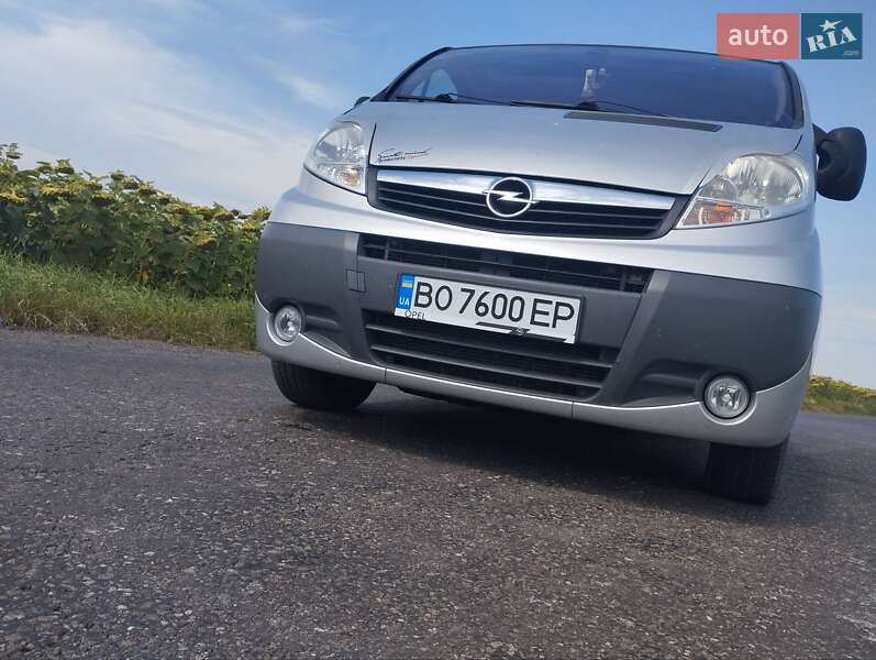 Минивэн Opel Vivaro 2010 в Бучаче