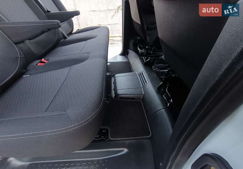 Мінівен Opel Vivaro 2016 в Луцьку