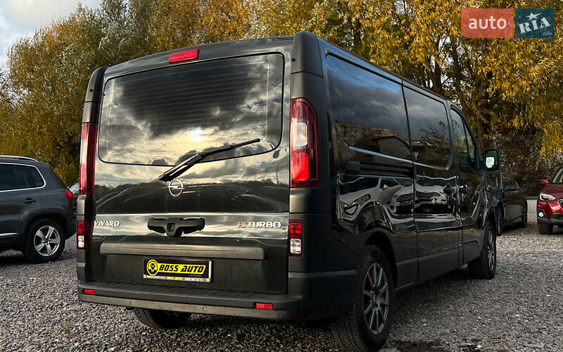 Мінівен Opel Vivaro 2015 в Львові