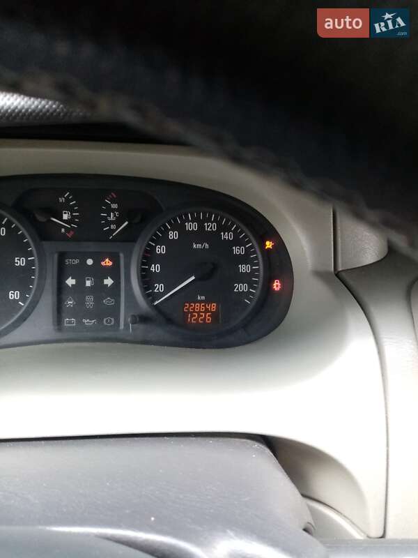 Минивэн Opel Vivaro 2003 в Ивано-Франковске