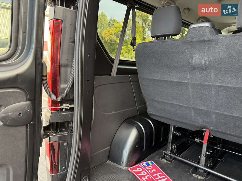 Минивэн Opel Vivaro 2015 в Луцке