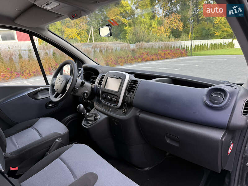 Минивэн Opel Vivaro 2015 в Луцке