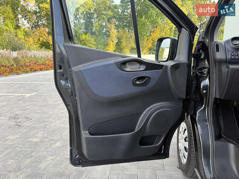 Минивэн Opel Vivaro 2015 в Луцке