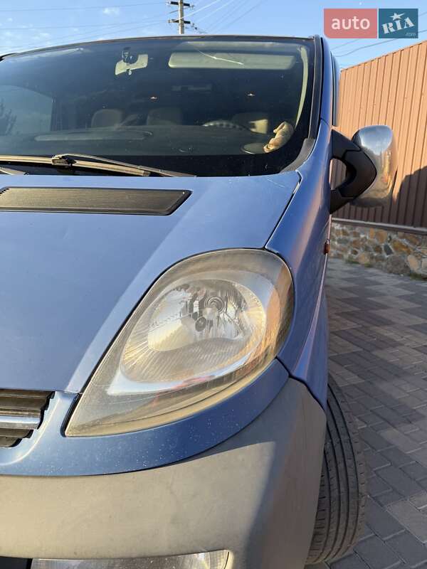 Минивэн Opel Vivaro 2003 в Бершади