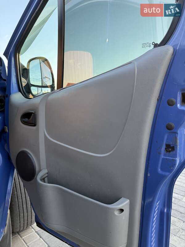 Минивэн Opel Vivaro 2003 в Бершади