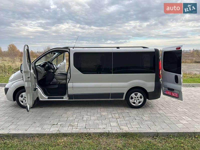 Минивэн Opel Vivaro 2014 в Ровно