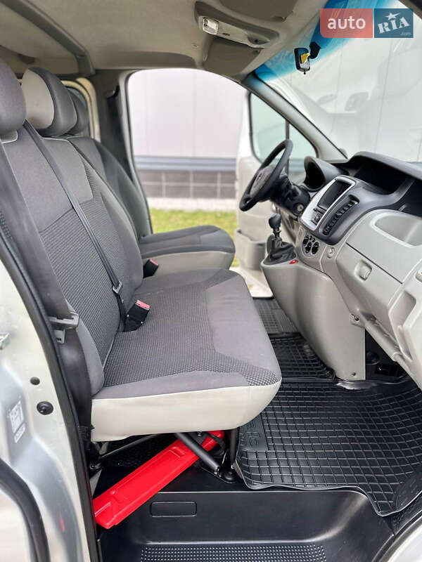 Минивэн Opel Vivaro 2014 в Ровно