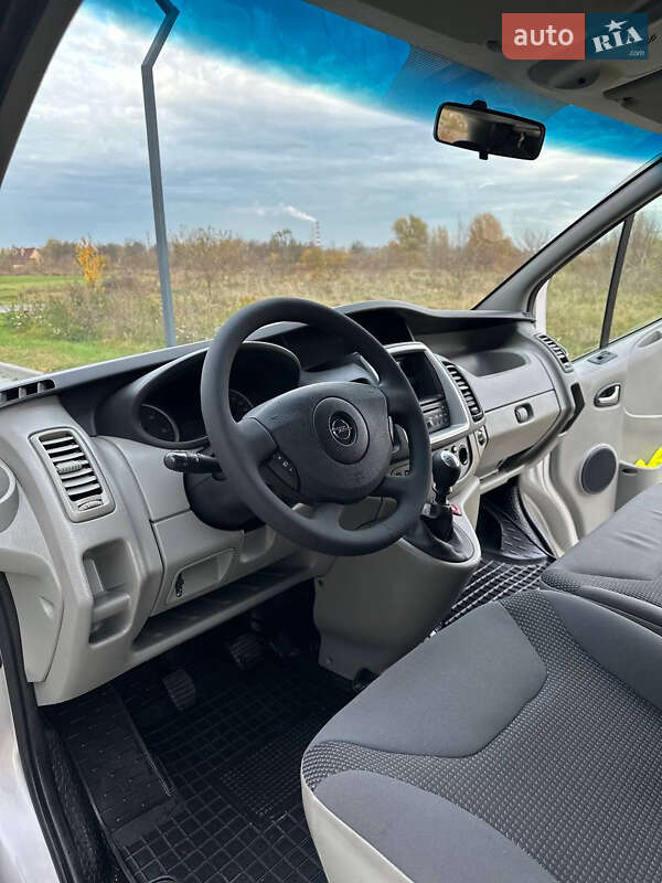 Минивэн Opel Vivaro 2014 в Ровно