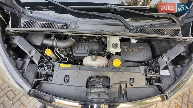 Минивэн Opel Vivaro 2016 в Киеве фото 41 Минивэн Opel Vivaro 2016 в Киеве