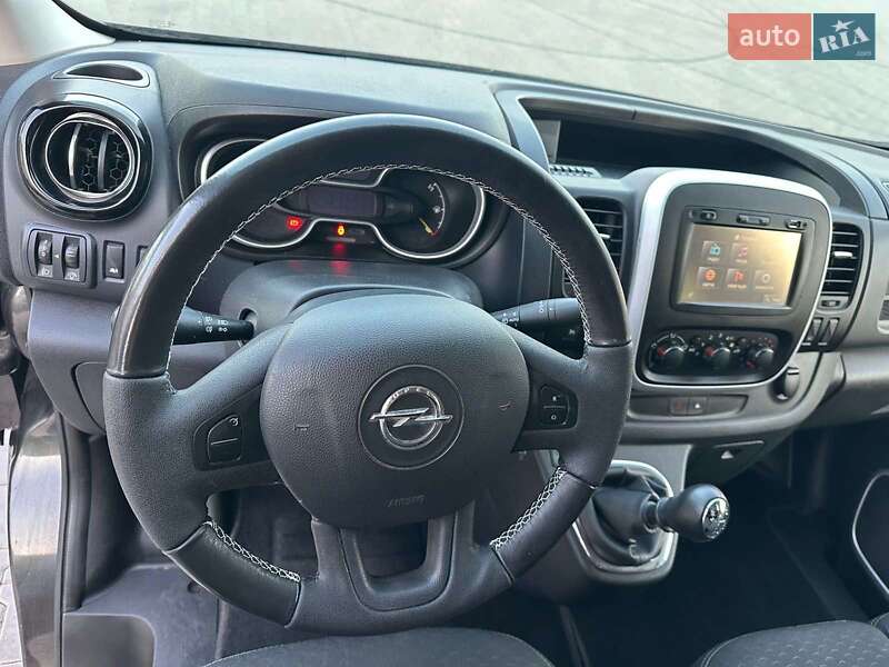 Минивэн Opel Vivaro 2015 в Луцке